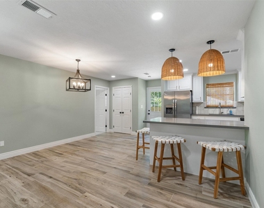 4884 Holly Lane W - Photo Thumbnail 8