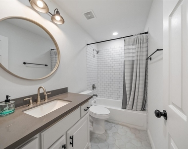 4884 Holly Lane W - Photo Thumbnail 13