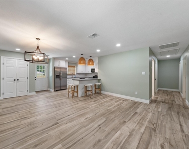 4884 Holly Lane W - Photo Thumbnail 6