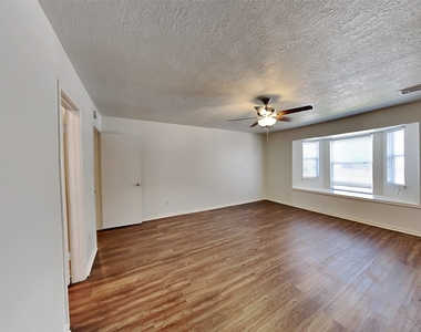 5349 Yale Drive - Photo Thumbnail 6