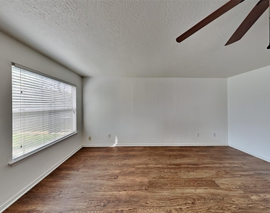 5349 Yale Drive - Photo Thumbnail 4