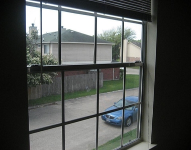 10112 Emerald Glen Lane - Photo Thumbnail 3