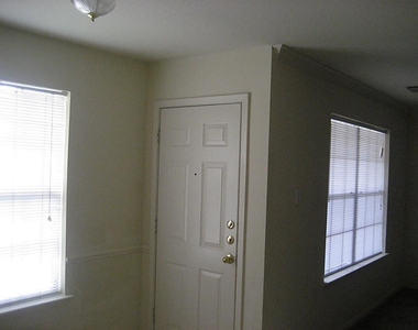 10112 Emerald Glen Lane - Photo Thumbnail 4