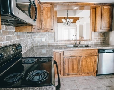4144 Greystone Way - Photo Thumbnail 3