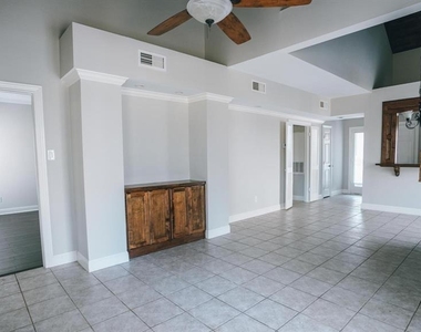 4144 Greystone Way - Photo Thumbnail 8