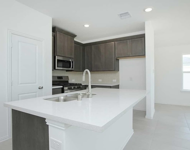 3607 Crescent Moon Court - Photo Thumbnail 5