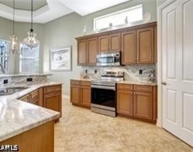 7636 Sussex Court - Photo Thumbnail 14