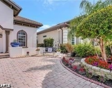 7636 Sussex Court - Photo Thumbnail 4