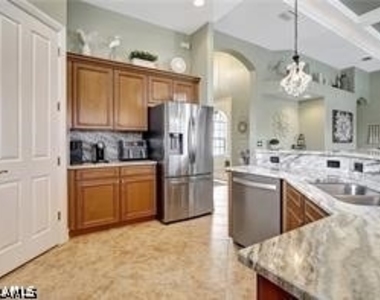 7636 Sussex Court - Photo Thumbnail 13