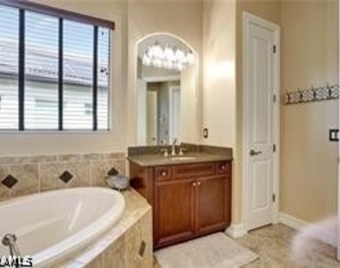 7636 Sussex Court - Photo Thumbnail 18