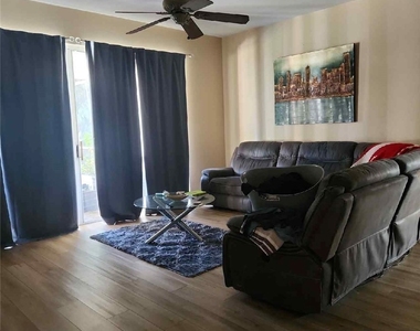 11028 Lakeland Circle - Photo Thumbnail 4