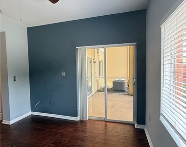 6490 Aragon Way - Photo Thumbnail 9