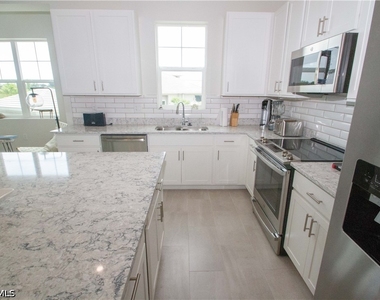163 Indies Drive E - Photo Thumbnail 9