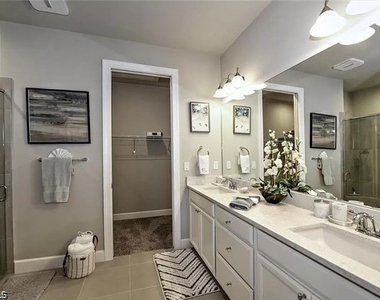 15158 Tolmino Street - Photo Thumbnail 8