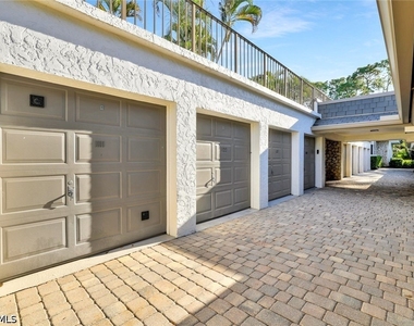 1111 Wildwood Lane - Photo Thumbnail 16