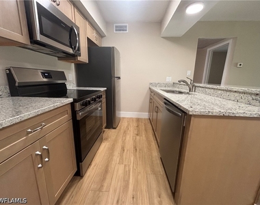 5327 Summerlin Road - Photo Thumbnail 4