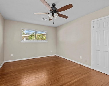 10030 Haddington Drive - Photo Thumbnail 9
