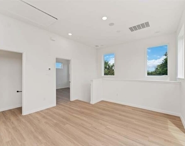 4710 Mallow Street - Photo Thumbnail 8