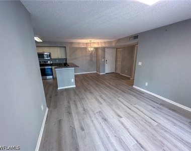 1250 Wildwood Lakes Boulevard - Photo Thumbnail 6