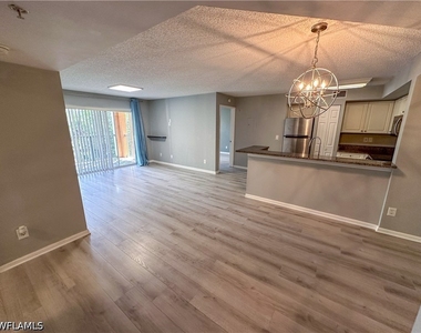 1250 Wildwood Lakes Boulevard - Photo Thumbnail 3