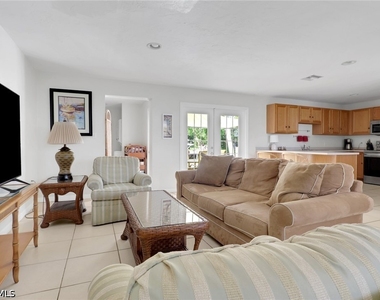 2772 Riverview Drive - Photo Thumbnail 3