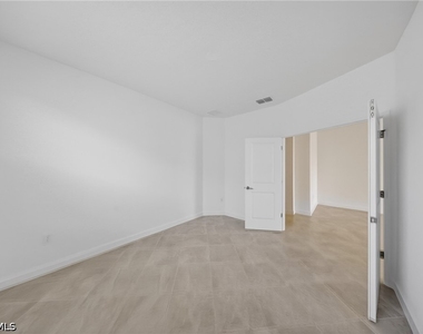 20559 Hazelnut Court S - Photo Thumbnail 9