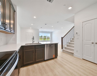 11918 Outer Bark Drive - Photo Thumbnail 8