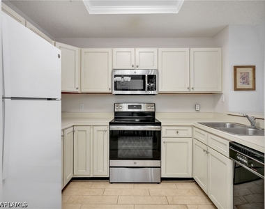 900 Arbor Lake Drive - Photo Thumbnail 7