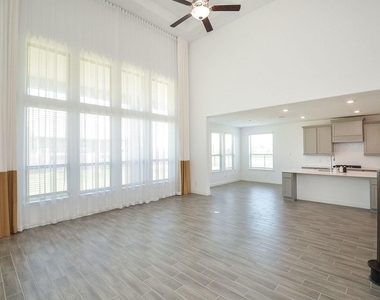 6502 Wild Hollow Court - Photo Thumbnail 8