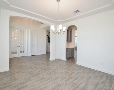 6502 Wild Hollow Court - Photo Thumbnail 4