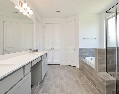 6502 Wild Hollow Court - Photo Thumbnail 13