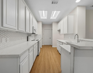 17602 Bering Bridge Lane - Photo Thumbnail 10