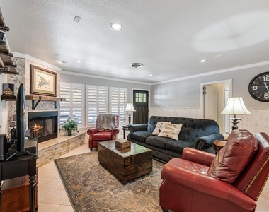 1011 Timber Elm - Photo Thumbnail 4