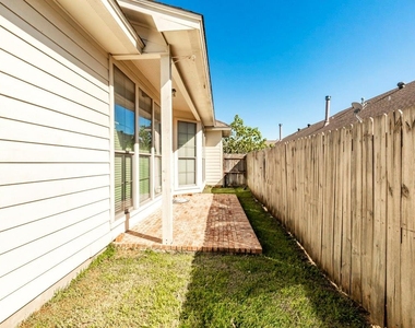 434 Harbor Oaks Drive - Photo Thumbnail 24