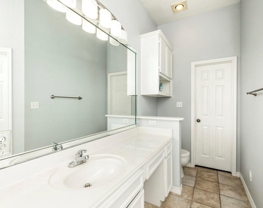 434 Harbor Oaks Drive - Photo Thumbnail 16