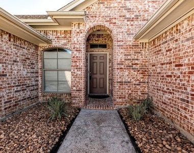 434 Harbor Oaks Drive - Photo Thumbnail 1