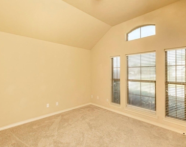 434 Harbor Oaks Drive - Photo Thumbnail 20