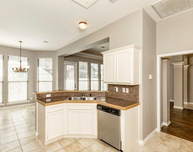 434 Harbor Oaks Drive - Photo Thumbnail 10