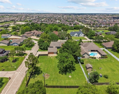616 Westwood Circle - Photo Thumbnail 2