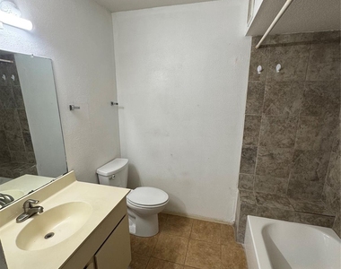 6633 W Airport Boulevard - Photo Thumbnail 5