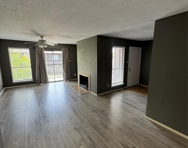 6633 W Airport Boulevard - Photo Thumbnail 3