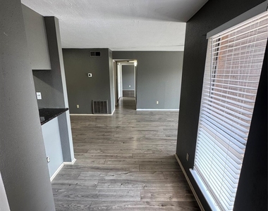 6633 W Airport Boulevard - Photo Thumbnail 1