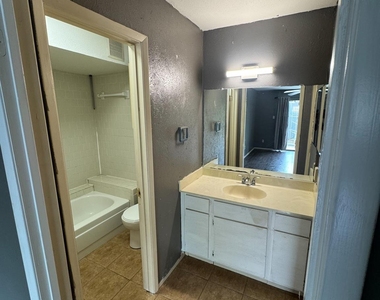 6633 W Airport Boulevard - Photo Thumbnail 10