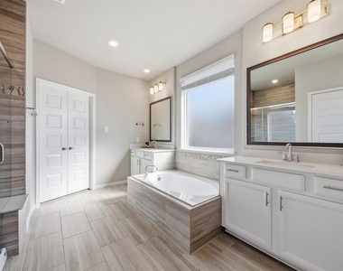 2406 Driftwood Trail - Photo Thumbnail 21
