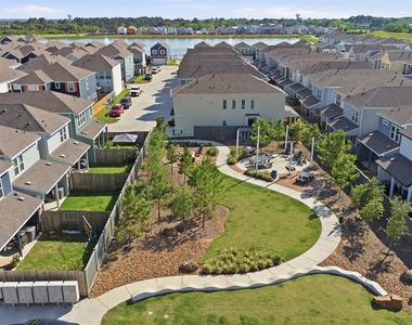 2406 Driftwood Trail - Photo Thumbnail 31