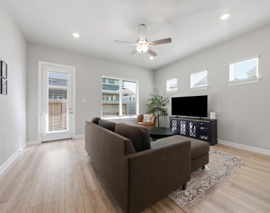 2406 Driftwood Trail - Photo Thumbnail 11