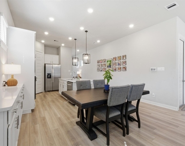 2406 Driftwood Trail - Photo Thumbnail 8