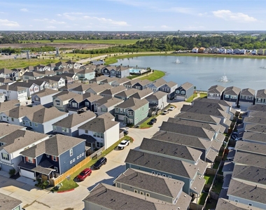 2406 Driftwood Trail - Photo Thumbnail 30