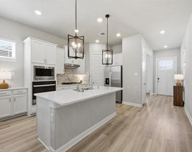 2406 Driftwood Trail - Photo Thumbnail 4