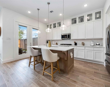 11247 Buchanan Coves Lane - Photo Thumbnail 7
